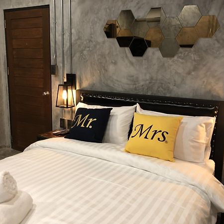 Blackjack Bar And Hostel Bãi biển Chaweng Ngoại thất bức ảnh