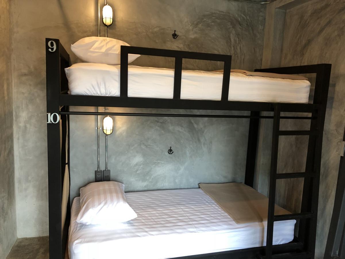 Blackjack Bar And Hostel Bãi biển Chaweng Ngoại thất bức ảnh